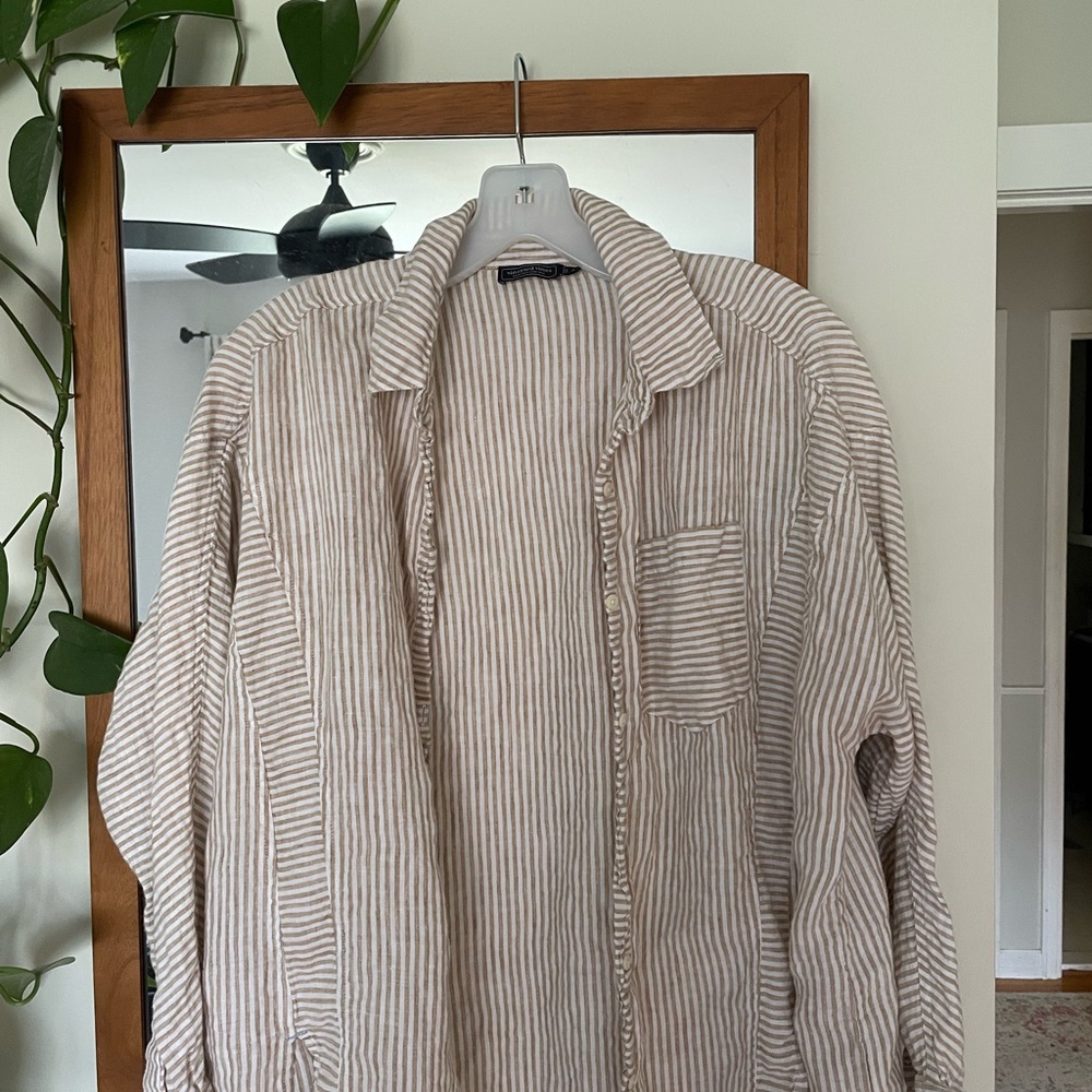 Vineyard Vines Striped Beige and White Button-Up Shirt